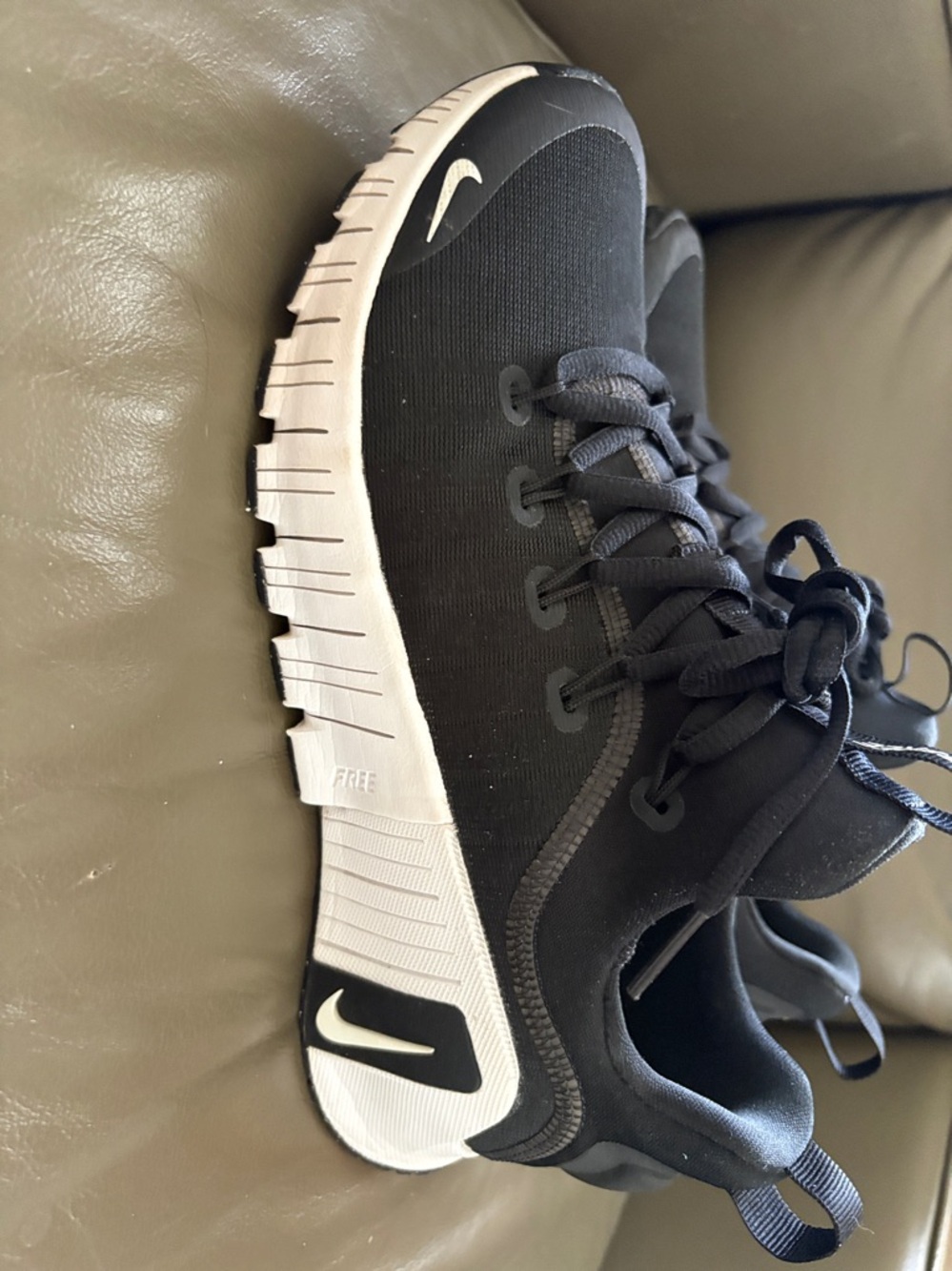 EUC - Nike Women’s Metcon 6 Black Lightweight Sneakers - Picture 4 of 10